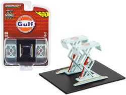 Automotive Double Scissor Lift "Gulf Oil" Light Blue "Double Scissor Lifts" Series #1 1/64 Diecast Model by Greenlight