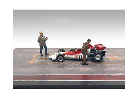 "Race Day" #4 (2 Piece Figure Set) for 1/43 Scale Models by American Diorama