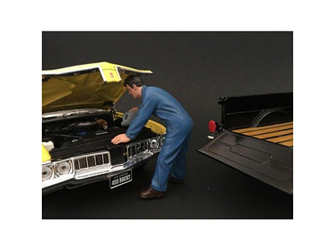 "Mechanic" Doug Filling Engine Oil Figure for 1/18 Diecast Models by American Diorama