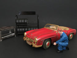 "Mechanic" Tony Inflating Tire Figure For 1/24 Diecast Models by American Diorama