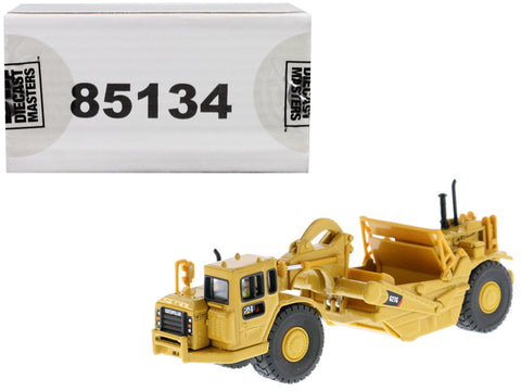 CAT Caterpillar 627G Wheeled Scraper Tractor with Operator High Line Series 1/87 (HO) Scale Diecast Model by Diecast Masters