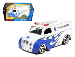 Div Cruiser Bus Paramedics Ambulance 1/24 Diecast Model by Jada