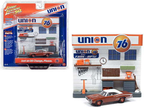 1970 Dodge Coronet Super Bee Brown with White Top and "Union 76" Interior Service Gas Station Facade Diorama Set "Johnny Lightning 50th Anniversary" 1/64 Scale Diecast Models by Johnny Lightning